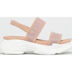 Steve Madden - Sandały Sublime. Czarne klapki damskie Steve Madden, bez wzorów, z materiału, bez obcasa, na obcasie. Za 379,90 zł.