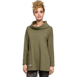 EVE Bluza oversize z kominem i kieszenią - khaki. Brązowe bluzy damskie Moe, s, bez wzorów, z bawełny, bez rękawów, bez kaptura. Za 139,00 zł.