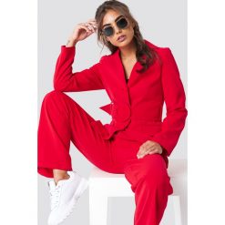 NA-KD Classic Marynarka z szerokim paskiem - Red. Czerwone marynarki damskie NA-KD Classic, w paski, z poliesteru. Za 202,95 zł.