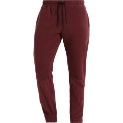 Spodnie męskie: New Look CONTRAST PANNEL ZIP Spodnie treningowe dark burgundy