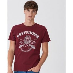 T-shirt Harry Potter - Bordowy. Czerwone t-shirty damskie House, s, bez wzorów, bez kołnierzyka. Za 49,99 zł.