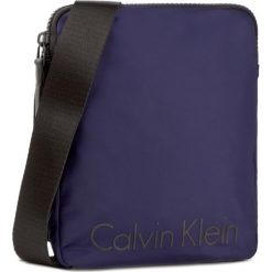 Saszetka CALVIN KLEIN - Blithe Flat Crossover K50K503447 426. Niebieskie torby męskie skórzane marki Calvin Klein, bez wzorów, z materiału, młodzieżowe. W wyprzedaży za 239,00 zł.