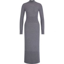 Sukienka dzianinowa Calvin Klein K20K201282. Szare sukienki damskie Calvin Klein, l, bez wzorów, z wełny, bez kołnierzyka, bez rękawów. W wyprzedaży za 529,00 zł.