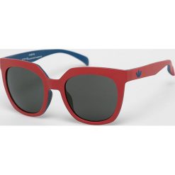 Adidas Originals - Okulary AOR008. Czerwone okulary przeciwsłoneczne męskie adidas Originals, z materiału. W wyprzedaży za 119,90 zł.