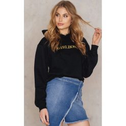 Bluzy rozpinane damskie: NA-KD Bluza z kapturem Girlboss - Black