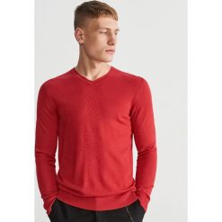 Gładki sweter - Czerwony. Czerwone swetry klasyczne damskie marki Reserved, s. Za 59,99 zł.