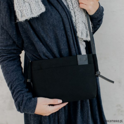 Torebka BAT BLACK COTTON. Czarne torebki klasyczne damskie Pakamera, z bawełny. Za 190,00 zł.