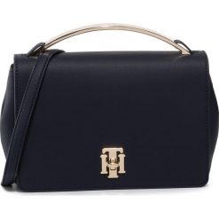 Torebka TOMMY HILFIGER - Lock Crossover AW0AW07672 CJM. Niebieskie torebki klasyczne damskie TOMMY HILFIGER, z aplikacjami, ze skóry ekologicznej, klasyczne, duże, zdobione, bez dodatków. W wyprzedaży za 449,00 zł.