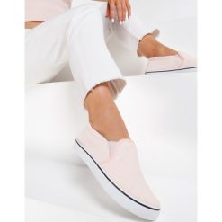 Różowe Slip On Farsighted. Różowe trampki i tenisówki damskie Renee, bez wzorów, bez zapięcia. Za 49,99 zł.