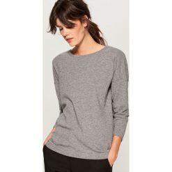 Sweter z dekoltem na plecach - Szary. Szare swetry klasyczne damskie Mohito, l, z dekoltem na plecach. Za 89,99 zł.