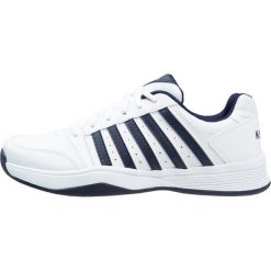 KSWISS COURT SMASH Obuwie multicourt white/navy. Białe buty sportowe męskie K-SWISS, ze skóry, outdoorowe. Za 379,00 zł.
