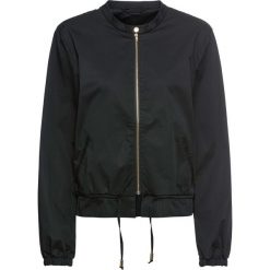 Kurtka bomberka bonprix czarny. Czarne kurtki damskie bonprix, w paski, bez kaptura. Za 109,99 zł.
