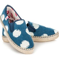 Slip Ony W Grochy LUCY. Niebieskie trampki i tenisówki damskie marki KYLIE, w grochy, bez zapięcia. Za 39,90 zł.