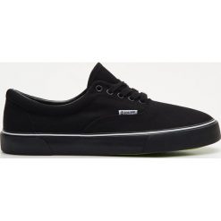 Trampki - Czarny. Czarne trampki i tenisówki damskie Cropp, bez wzorów, bez zapięcia. Za 79,99 zł.