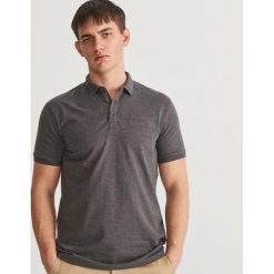 Koszulka polo z kieszenią - Szary. Szare koszulki męskie Reserved, xl, bez wzorów, polo, bez rękawów. Za 39,99 zł.