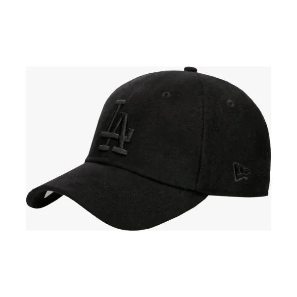 New Era Czapka Winter Utlty Melton 9Forty Losdod Blkblk , czarny, rozmiar ONE-SIZE. Czarne czapki damskie New Era, na zimę, w paski, z poliesteru. W wyprzedaży za 99,99 zł.