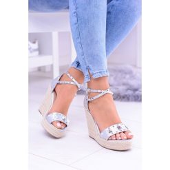 Damskie Srebrne Sandały Ćwieki Dżety Espadryle Mariko. Szare koturny damskie Tagless, z aplikacjami, eleganckie, na wysokim obcasie. Za 45,01 zł.