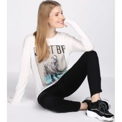 Biała Bluzka In Every Place. Fioletowe bluzki longsleeves marki bonprix, z materiału. Za 19,99 zł.