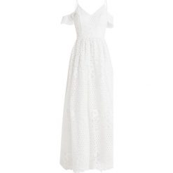 Chi Chi London EBBA BRIDAL Suknia balowa white. Białe sukienki damskie marki Chi Chi London, bez wzorów, z poliesteru, wizytowe, bez kołnierzyka, bez rękawów. Za 439,00 zł.
