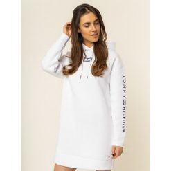 Sukienka dzianinowa TOMMY HILFIGER Paloma Hooded WW0WW26683. Białe sukienki damskie TOMMY HILFIGER, xs, bez wzorów, z bawełny, bez kołnierzyka, bez rękawów. W wyprzedaży za 449,00 zł.
