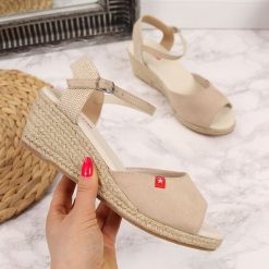 Sandały espadryle na koturnie beżowe Big Star FF274541 - beżowy. Brązowe espadryle damskie BIG STAR, bez wzorów, retro, bez obcasa, na koturnie, bez zapięcia. Za 89,99 zł.