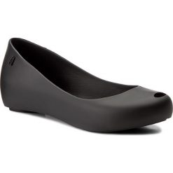 Baleriny MELISSA - Ultragirl Basic As 31976 Black 01003. Czarne baleriny damskie Melissa, bez wzorów, z tworzywa sztucznego, klasyczne, bez obcasa, na płaskiej podeszwie. Za 249,00 zł.