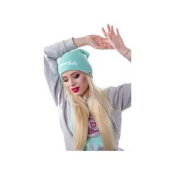 Czapka Piękna Bestia typu beanie. Różowe czapki damskie Piekuo, na zimę, z haftami, z dzianiny. Za 28,91 zł.
