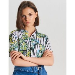 Koszula oversize - Biały. Białe koszule damskie Cropp, m, bez wzorów, bez kołnierzyka, bez rękawów. W wyprzedaży za 19,99 zł.