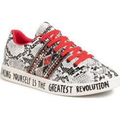 Sneakersy DESIGUAL - Shoes Cosmic Exotic Snake20SSKP30 2007. Białe półbuty damskie Desigual, na co dzień, z aplikacjami, ze skóry ekologicznej, bez obcasa, na płaskiej podeszwie, bez zapięcia. Za 349,00 zł.