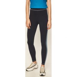 Russell Athletic - Legginsy. Czerwone spodnie damskie Russell Athletic, s, z aplikacjami, z elastanu. W wyprzedaży za 149,90 zł.
