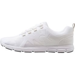 Calvin Klein Jeans MURPHY Sneakersy niskie white. Białe trampki męskie Calvin Klein Jeans, bez wzorów, z poliesteru, bez zapięcia. Za 569,00 zł.