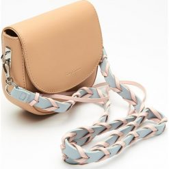 Torebka typu saddle bag z dodatkowym paskiem - Beżowy. Brązowe torebki klasyczne damskie marki Cropp, bez wzorów, bez dodatków. Za 79,99 zł.