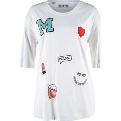 Shirt z naszywkami, rękawy 1/2, z kolekcji Maite Kelly bonprix biel wełny z nadrukiem. Białe bluzki damskie bonprix, z nadrukiem, z wełny, bez kołnierzyka. Za 47,99 zł.