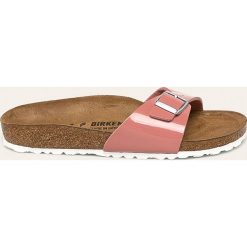 Birkenstock - Klapki Madrid. Różowe klapki damskie Birkenstock, bez wzorów, z gumy, bez obcasa, na obcasie. W wyprzedaży za 199,90 zł.