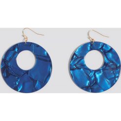 Kolczyki damskie: NA-KD Accessories Wiszące kolczyki Resin – Blue