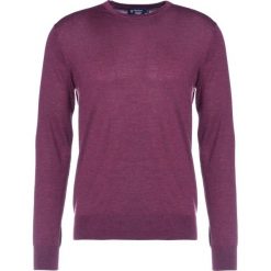 Hackett London FINE Sweter burgundy. Czerwone swetry klasyczne męskie Hackett London, m, z materiału. W wyprzedaży za 468,30 zł.