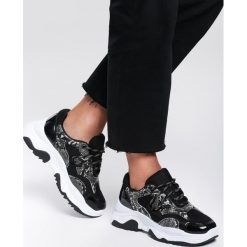 Czarne Sneakersy Celosia. Czarne buty sportowe damskie Renee, bez wzorów, ze skóry, sportowe. Za 99,99 zł.