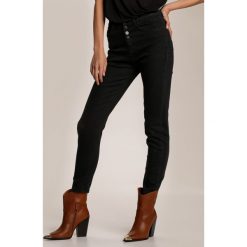 Czarne Jeansy Mom Fit Elirei. Czarne jeansy damskie Renee, s. Za 149,99 zł.