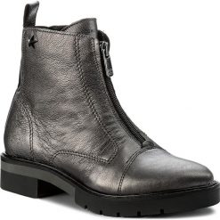 Botki TOMMY HILFIGER - Roxana 4A FW0FW01689 Dark Silver 042. Czarne botki damskie na obcasie marki TOMMY HILFIGER, z bawełny. W wyprzedaży za 379,00 zł.