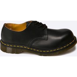 Dr Martens - Półbuty. Czarne półbuty damskie skórzane marki Dr. Martens, z okrągłym noskiem, na obcasie. W wyprzedaży za 439,90 zł.