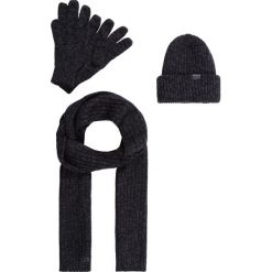 GStar XEMY GIFTPACK SET Szal dark black/shadow/carbon. Czarne szaliki męskie marki G-Star, bez wzorów, z materiału. Za 399,00 zł.