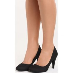 Czarne Czółenka Something Nice. Czarne czółenka damskie Born2be, z aplikacjami, z okrągłym noskiem, bez obcasa, na szpilce. Za 49,99 zł.
