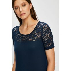 Jacqueline de Yong - Top Kimmie. Niebieskie bluzki z odkrytymi ramionami marki Jacqueline de Yong, s, z elastanu, z okrągłym kołnierzem. W wyprzedaży za 27,90 zł.