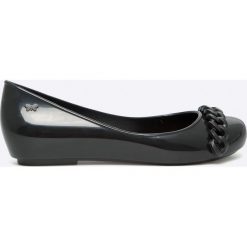 Zaxy - Baleriny New Pop Chain Fem. Czarne baleriny damskie Zaxy, bez wzorów, z gumy, bez obcasa. W wyprzedaży za 139,90 zł.
