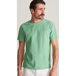 T-shirt ze strukturalnej dzianiny - Zielony. Zielone t-shirty męskie Reserved, s, bez wzorów, z dzianiny, bez kołnierzyka. Za 59,99 zł.