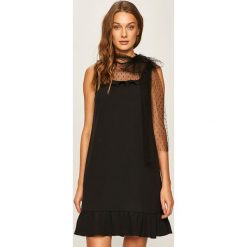 Red Valentino - Sukienka. Różowe sukienki damskie Red Valentino, na co dzień, bez wzorów, z poliesteru, bez kołnierzyka, bez rękawów, mini, proste. Za 1899,00 zł.