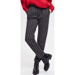 Spodnie we wzory - Szary. Szare spodnie damskie marki Reserved, s. Za 59,99 zł.