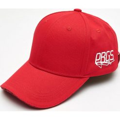 Czapka z daszkiem kolakcja Progress - Czerwony. Czerwone czapki męskie Cropp, bez wzorów. Za 39,99 zł.