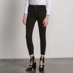 Jeansy skinny z wysokim stanem - Czarny. Czarne jeansy damskie Reserved, bez wzorów, z jeansu, z podwyższonym stanem. Za 89,99 zł.
