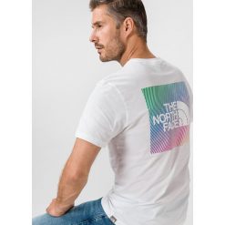 The North Face Rainbow Koszulka Biały. Białe podkoszulki męskie The North Face, m, z nadrukiem, z bawełny, z krótkim rękawem. Za 152,95 zł.